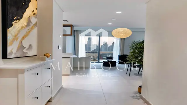 Luxury 2BR | Full Burj & Pool View | Furnished thumbnail 7