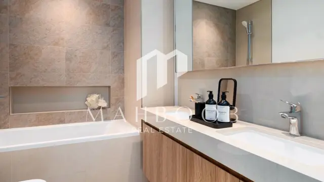 Luxury 2BR | Full Burj & Pool View | Furnished thumbnail 17