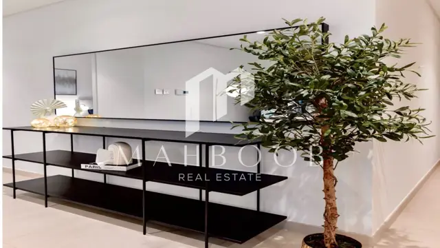 Luxury 2BR | Full Burj & Pool View | Furnished thumbnail 15