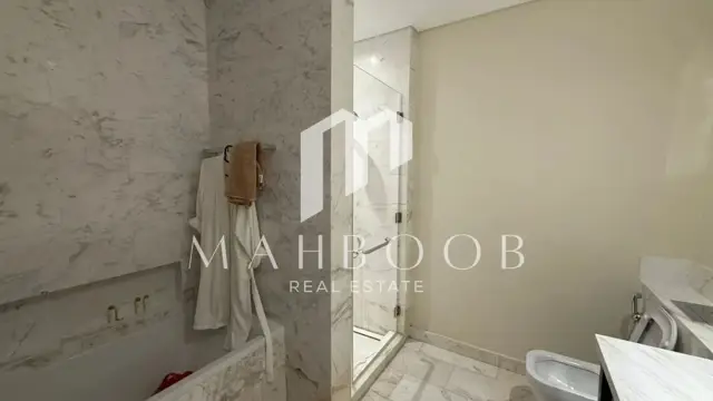 Urgent Sale | 4 BR + Maid in Harbour Views Tower 1 thumbnail 14