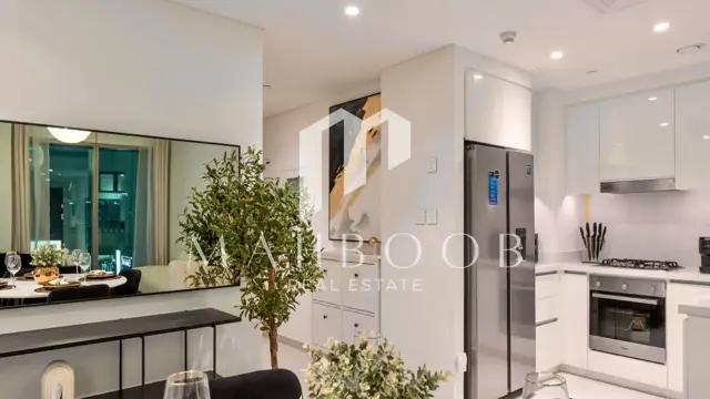 Luxury 2BR | Full Burj & Pool View | Furnished thumbnail 6