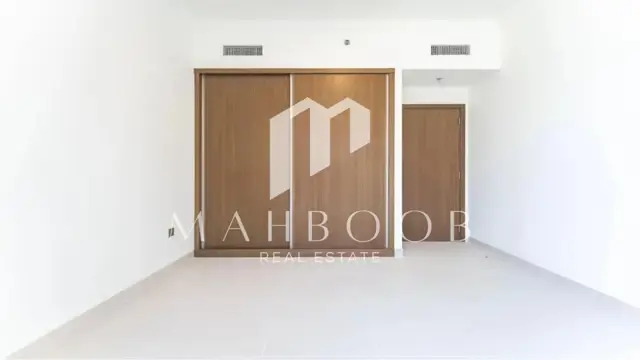 Urgent Sale | Ready & Vacant | 1 BR in Palace Beach Residence Tower 2 thumbnail 12